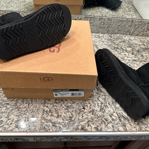 Ugg boots women’s size 9 mid calf - Picture 3 of 6